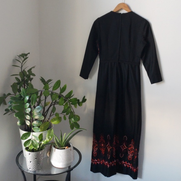 1960s/70s Embroidered  Festival Berkshire Dress - Picture 4 of 8
